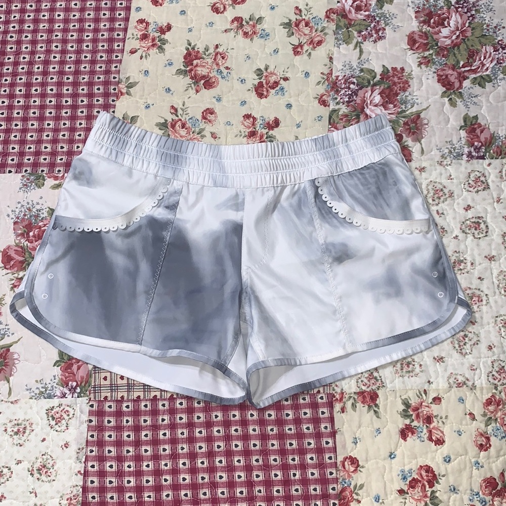 Lululemon shorts size 6